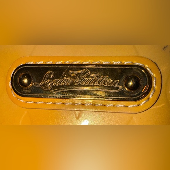 LOUIS VUITTON
Vernis Patent Leather Reade - Picture 8 of 8